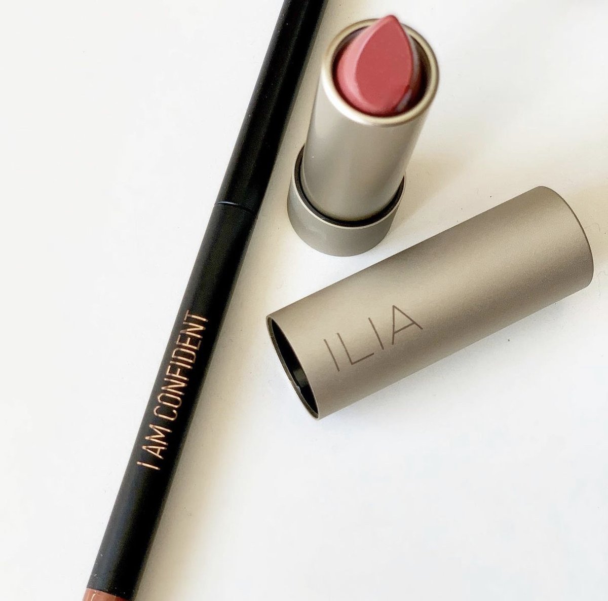 REALHER MakeUp tweet media