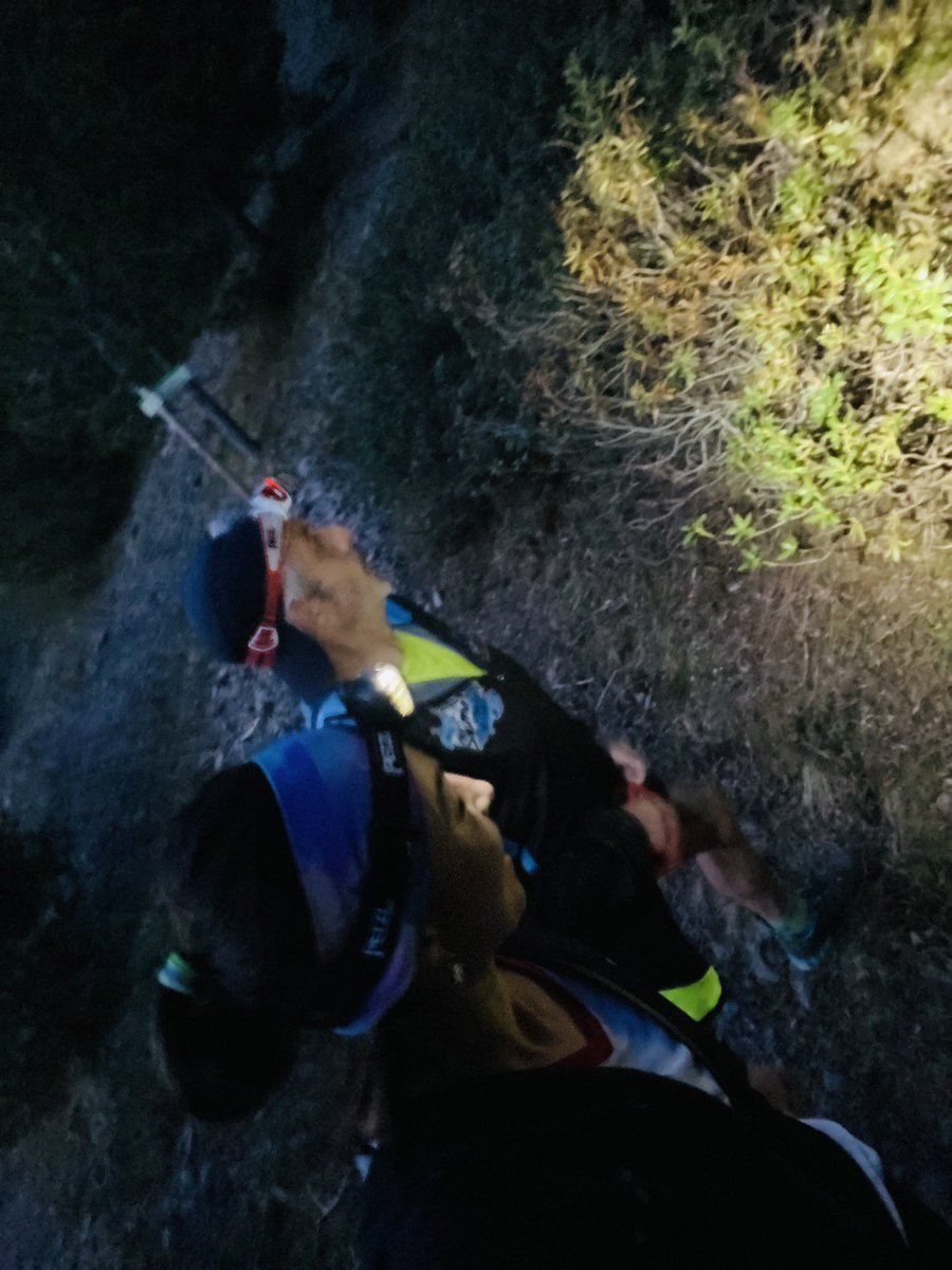 Alves22Nanda's tweet photo. jueves por la noche ✨💫 #andorraenamora🇦🇩

20:15h

🔜 #pratprimer 🔜 #caulla 🔜 #comella 

11km !! Circular espectacular !! Con Miguel 🏃🏻
#mountain #trailrunning #andorra https://t.co/FHYWkDhimF