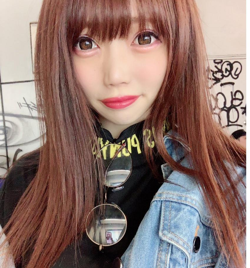 トレーニングしてきたよあっつーってTシャツあおいでたらなんか雰囲気出たからポーズに採用してみ