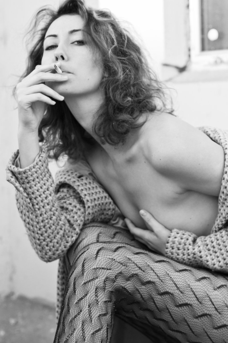 slavaposeday's tweet photo. @NFTaggregator My first B&amp;W nudes at @hicetnunc2000 
https://t.co/uXEssp3DLu https://t.co/t7KsJDBqNY