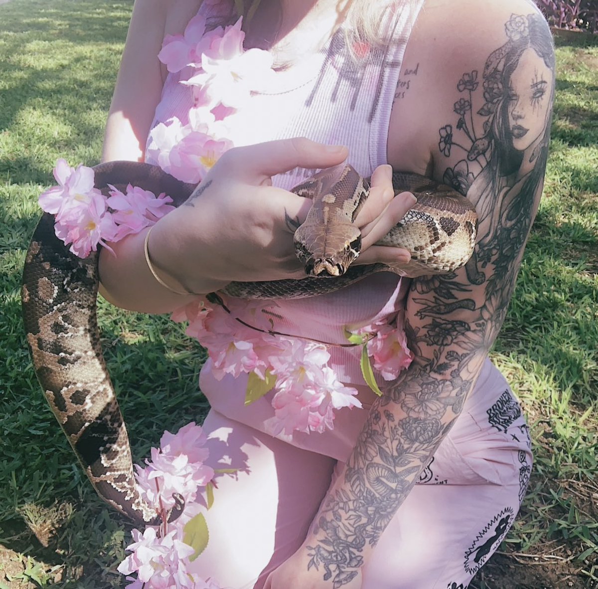 taylorndean's tweet image. gal pals!!!!