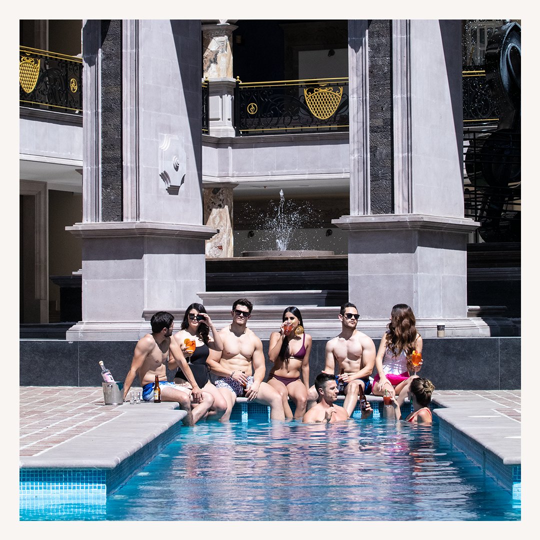 Mansión Solís es el mejor lugar para disfrutar en compañía de su seres queridos 🍹🙌🏼 mansionsolishotel.com