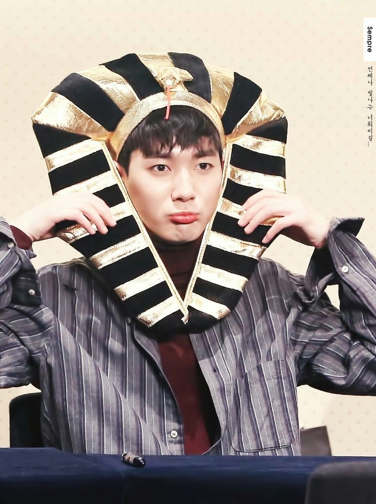 NU1584EST's tweet photo. Happy birthday for the one and only 💜💜
#아론생일을_비밀번호로_누르고_들어와서_0521
#HBD_OUR_ROMANCE_ARON https://t.co/toN0e5pG4z