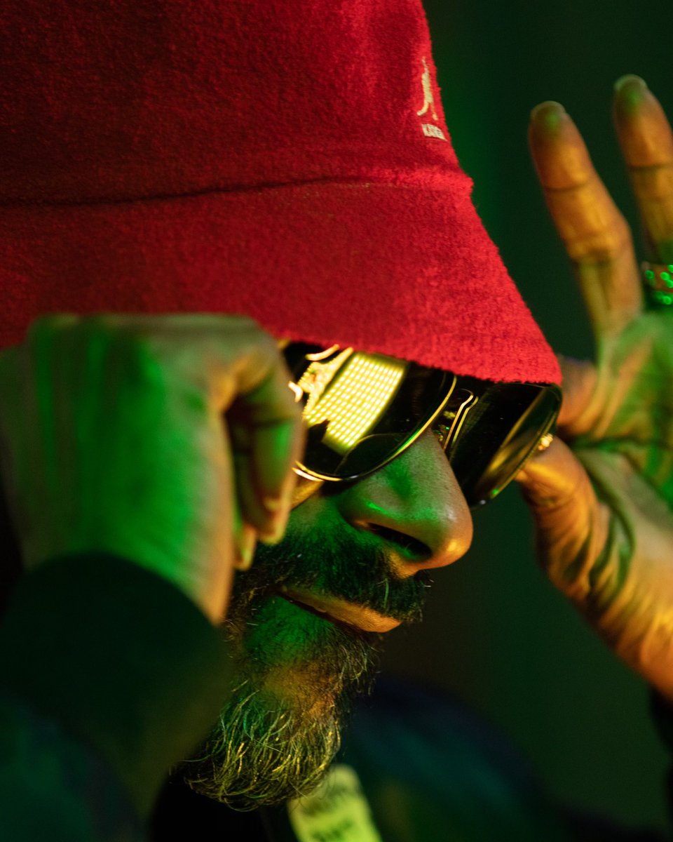 BobbyDeePresent's tweet photo. Anotha day anotha dolla, with the Top Dogg with The gold flea collar ๐ผ๐ซ๐ฐ@SnoopDogg
#snoopdoggpresents
#bobbydeepresents
#kevinkilla
#displayapp
#changthewiseman https://t.co/tlxoLTOgHw