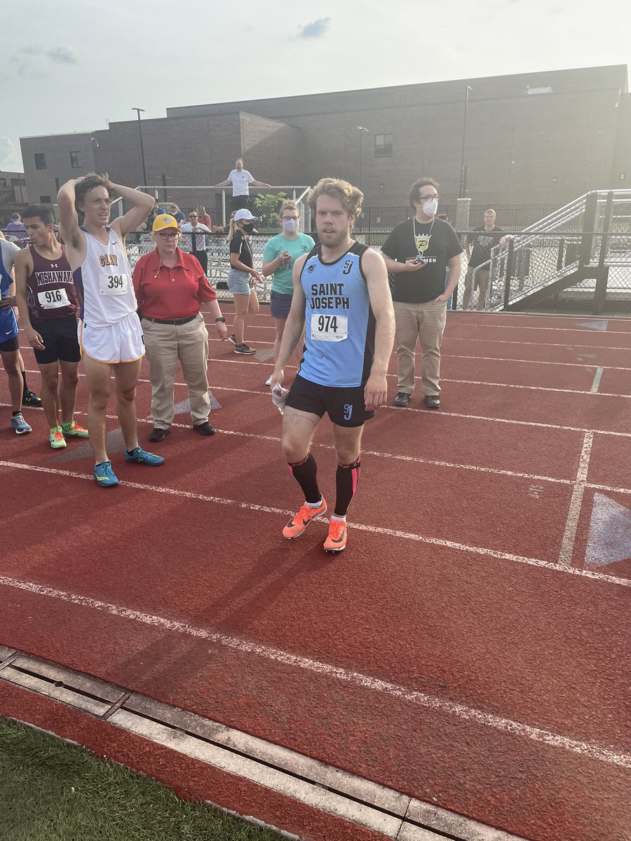 SJTrackXC's tweet photo. Courage. Strength. Resiliency. Barely able to run in the last 5 months, Senior Zach Taylor drops a 4:44 mile! @SaintJoeHigh https://t.co/rS2ITtjapG
