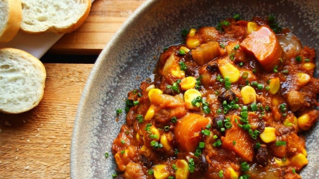 CanucksMarket's tweet photo. Ready for Meatless Monday? Try @Dirty_Apron's Vegan Chili, available for pick-up or contactless delivery today from 12-8pm. #canucksmarketplace https://t.co/a6jwLppYC9