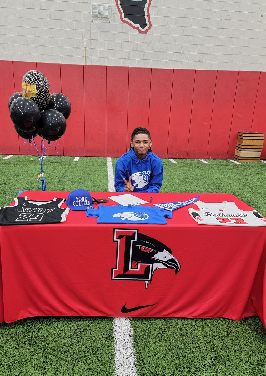 MysonHuff's tweet photo. First AGTG for this Great opportunity. I'm so Grateful and Blessed to sign &amp; play 4 York College. Thanks for the Coaches that believed in me @jahart10 &amp; @treeBurks Thanks to all others that were recruiting me #Panthers #GOE @LibertyRedhawk
@hoopinsider
@TheTB5Reports
@DJH5Report https://t.co/wJuxgmoGH6