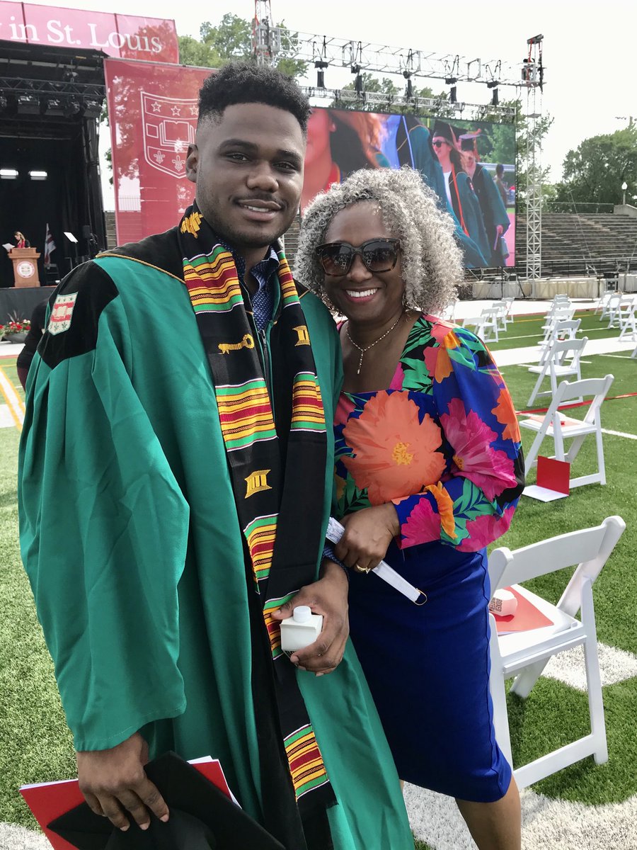 He did that 👇🏽proud mama moment #congratswashu2021