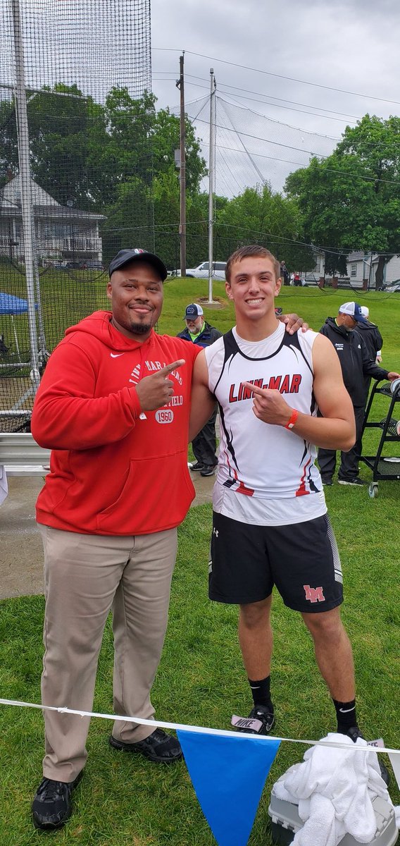LINN-MAR THROWS tweet media