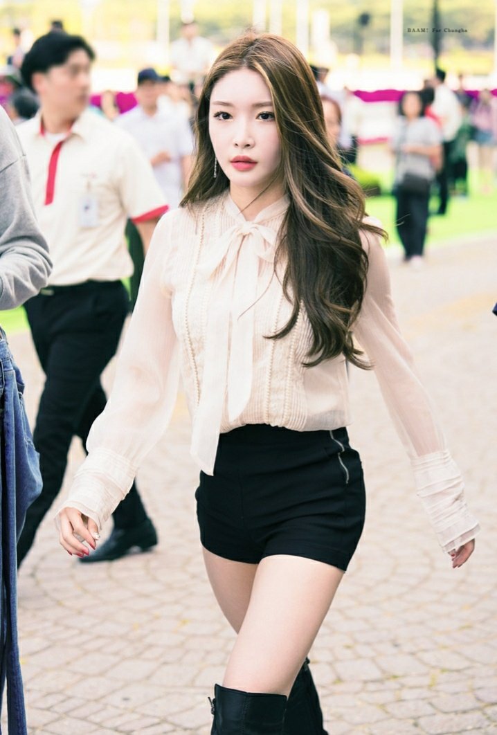 KATHETWT's tweet photo. Hoy me vine a todas prisas porque no podía llegar tarde al ⁦#𝗣𝗢𝗘́MCB⁩ y hasta me vine cambiadita y todo a ver si con mis encantos es que logro conseguir un autógrafo de mi reina toda poderosa. Estoy segura que como yo, muchos ansiamos verte en el escenario. ♡ https://t.co/9LB3lkhcwe