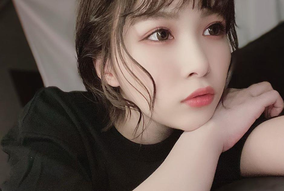 Nov50827's tweet image. 自撮りしてる