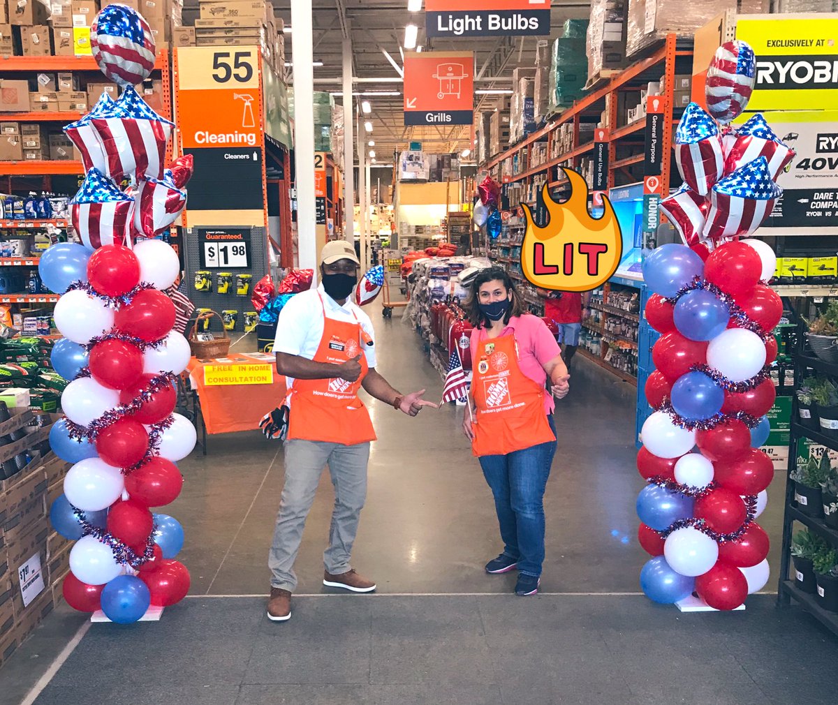 Here are some of our amazing associates that continues to strive for excellence. Congratulations to Brian (D42- DS) for “Doing the Right Thing” &amp; Helen (D31) for “Giving back”. Keep up the amazing job!! 
#0976
#MemorialDayWeekendPrep 
#HelenCreativeBallonStands
#OneTeamOneDream