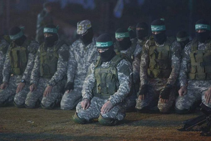 Asmaaeysa1's tweet photo. #غزه_تنتصر 
We will pray in Alaqsa inshaallah❤️
#غزة_تنتصر https://t.co/1kb1S7U2FQ