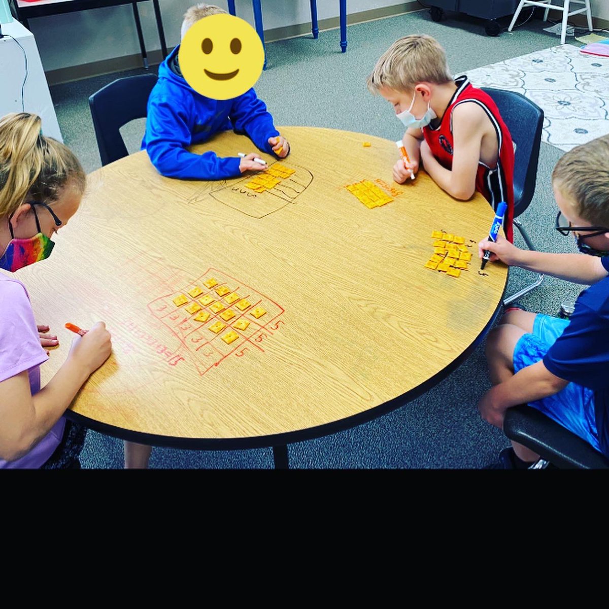 msblecharsclass's tweet photo. We introduced arrays in math today. Best part? Getting to eat our Cheez-Its afterwards. Food always makes learning more fun. 😆 #oneflagstone #2ndgraderocks https://t.co/cxYRzzlXN0