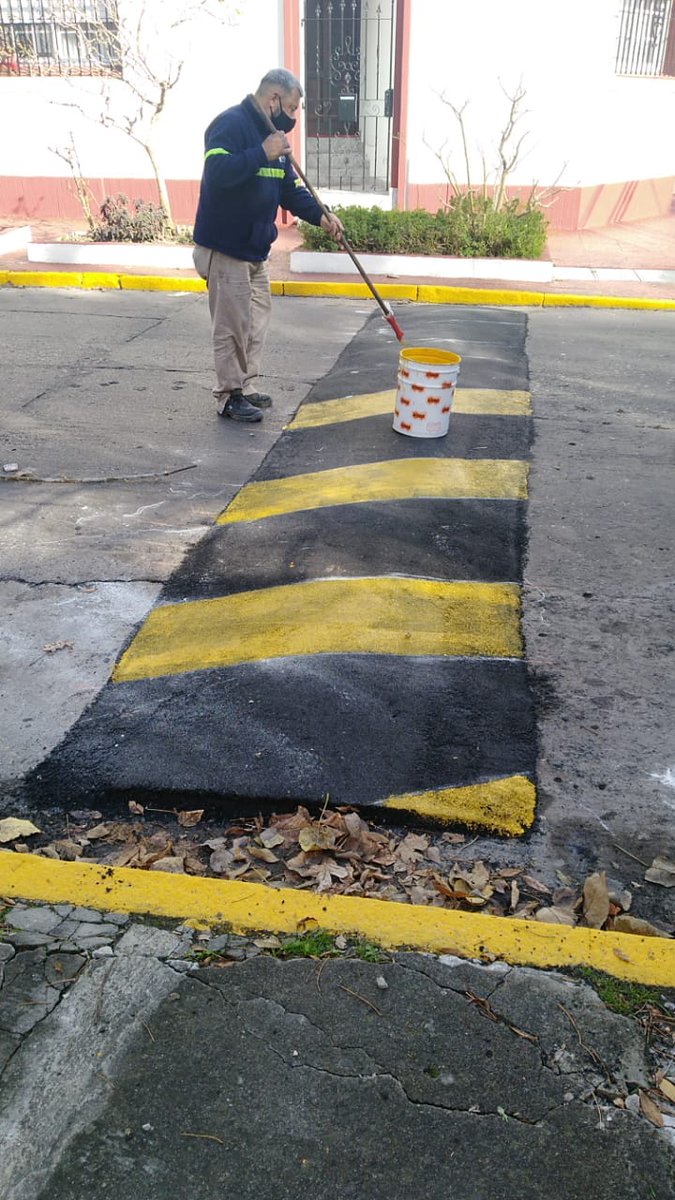 DelegacionTigre's tweet photo. DEMARCACIÓN VIAL. Pintamos reductores de velocidad y colocamos carteleria sobre Albarellos y Cnel. Morales. 

#ElFuturoEstaEnTodos https://t.co/CiuMwPjPQ7
