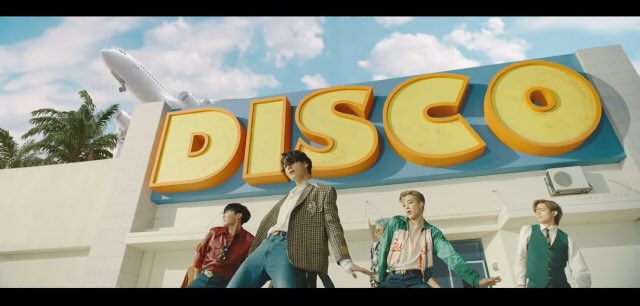 lilmiuu's tweet photo. Sonunda yere indi 

#BTS_Butter ￼ #SmoothLikeBTS #BTSBackWithButter @BTS_twt https://t.co/Y0tDggScqa