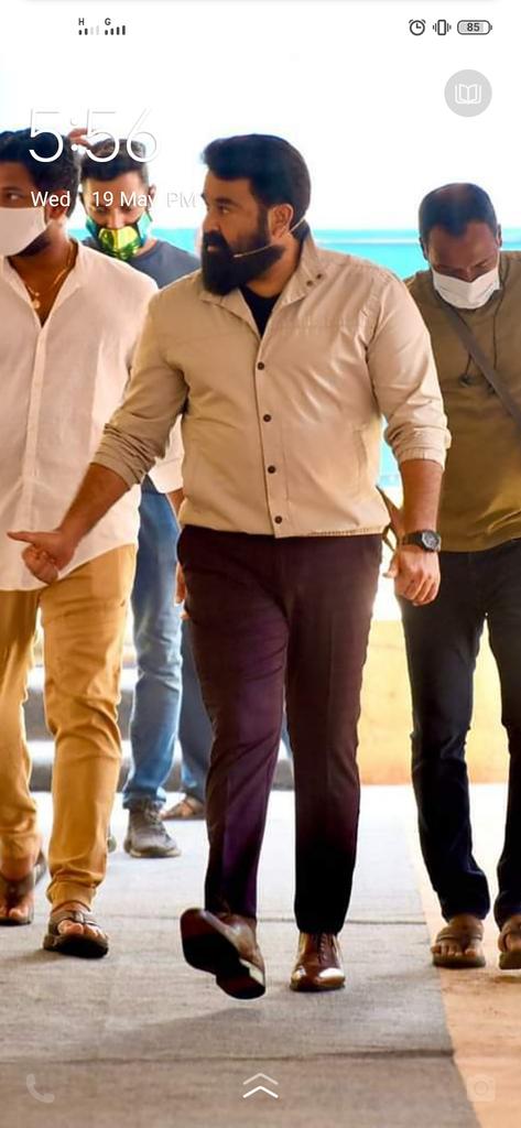 Ananthu28552724's tweet photo. 34വർഷം ആയിട്ട് super star ഇന്നും ഒരു ഇൻഡസ്ട്രിയുടെ 95ശതമാനം Record ഇ കൈകളിൽ #TheOnlyEmperor
#HappyBirthdayLalettan
@Mohanlal #Lalettan61 https://t.co/N0BEFReeXx
