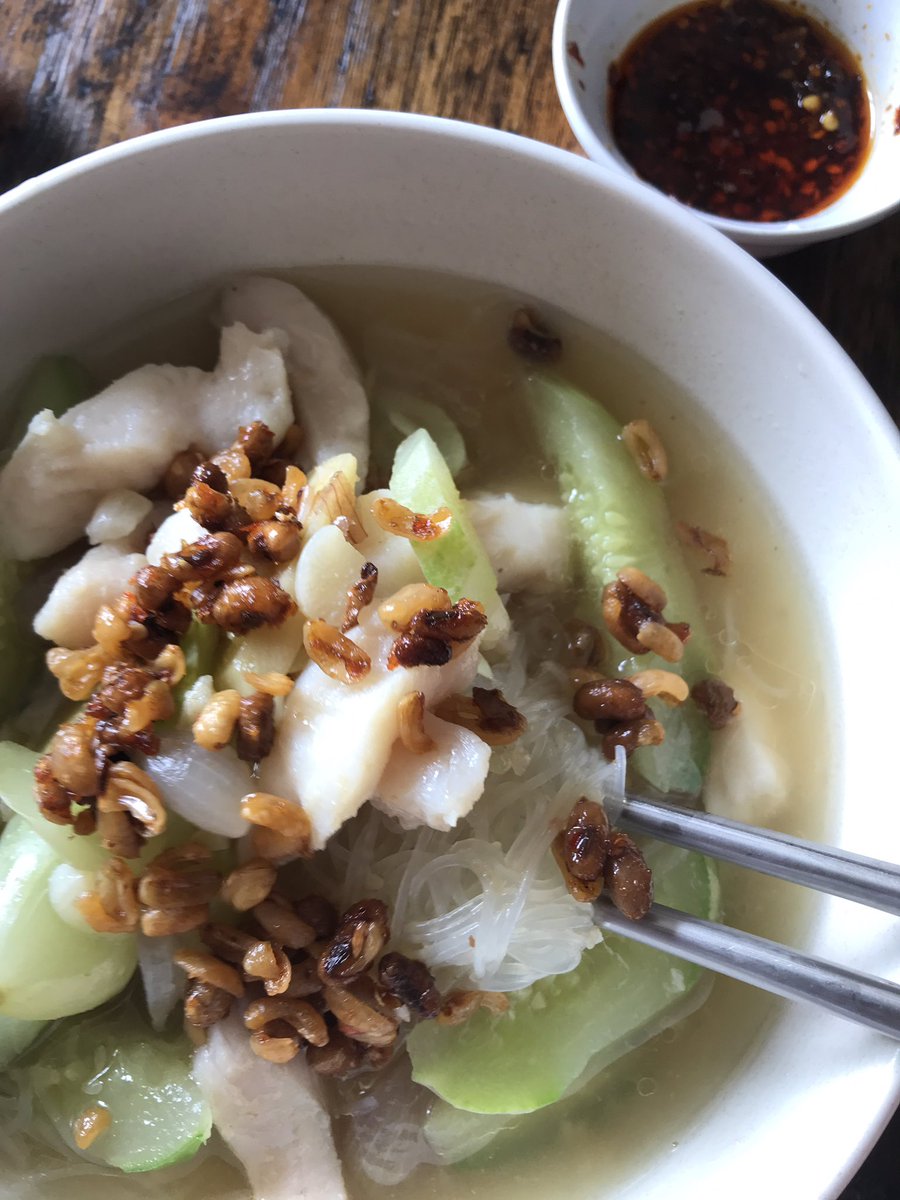 glennmars's tweet photo. Nemu Dori fillet Diskon.
#Recook resepnya @hermawan_devina Sup Ikan Singapura. Gampang, cepet, & menenteramkan.
Tips
1. Makan pake soun/bihun enak.
2. Dori digoreng tepungnya skip aja. Bikin ribet. Tapi kalo buat percobaan pertama okelah. Garing2nya ini pake Kedelai Balado tabur https://t.co/NKeTDE7TX7