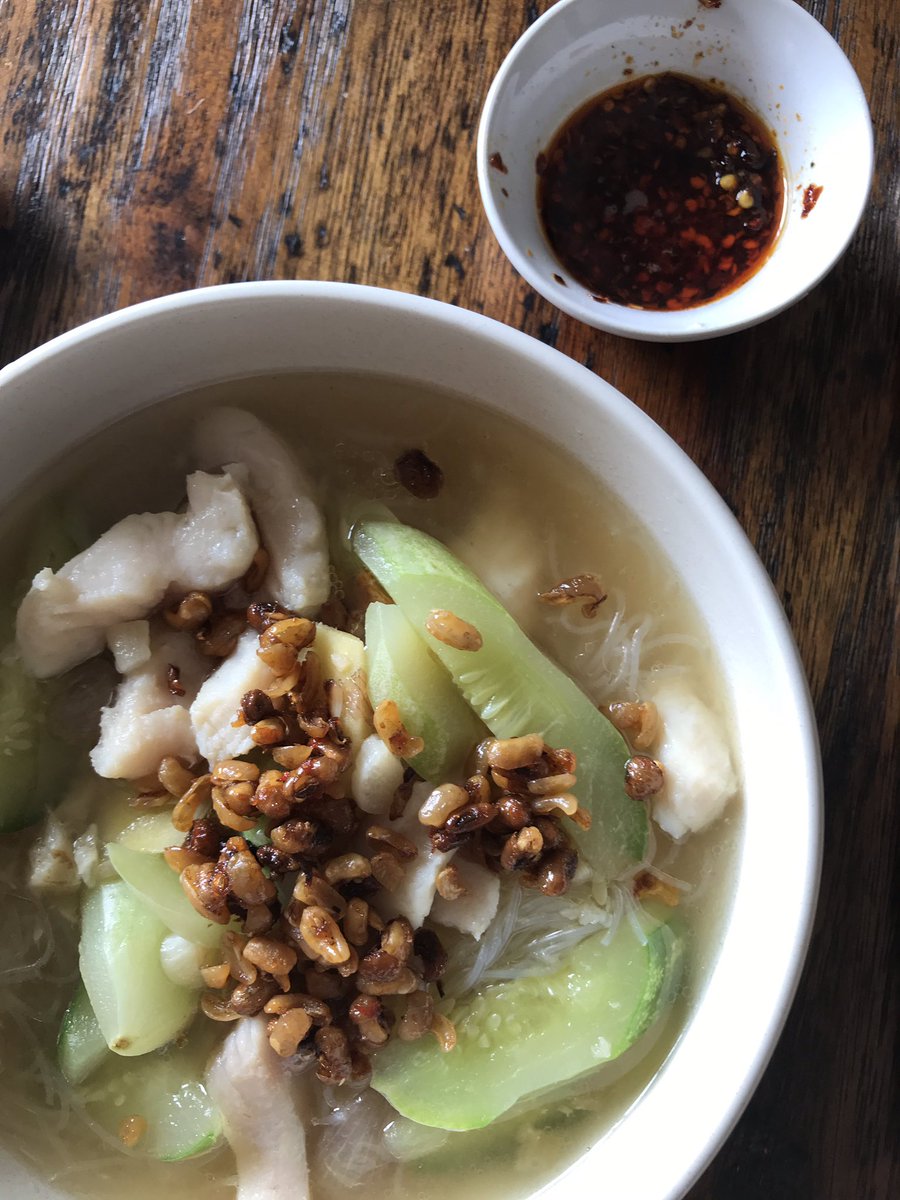 glennmars's tweet photo. Nemu Dori fillet Diskon.
#Recook resepnya @hermawan_devina Sup Ikan Singapura. Gampang, cepet, & menenteramkan.
Tips
1. Makan pake soun/bihun enak.
2. Dori digoreng tepungnya skip aja. Bikin ribet. Tapi kalo buat percobaan pertama okelah. Garing2nya ini pake Kedelai Balado tabur https://t.co/NKeTDE7TX7