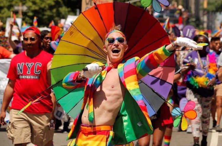 moonagecity's tweet photo. brands marketing        my gay friends: 
 to gays: https://t.co/5vSfYhThPQ