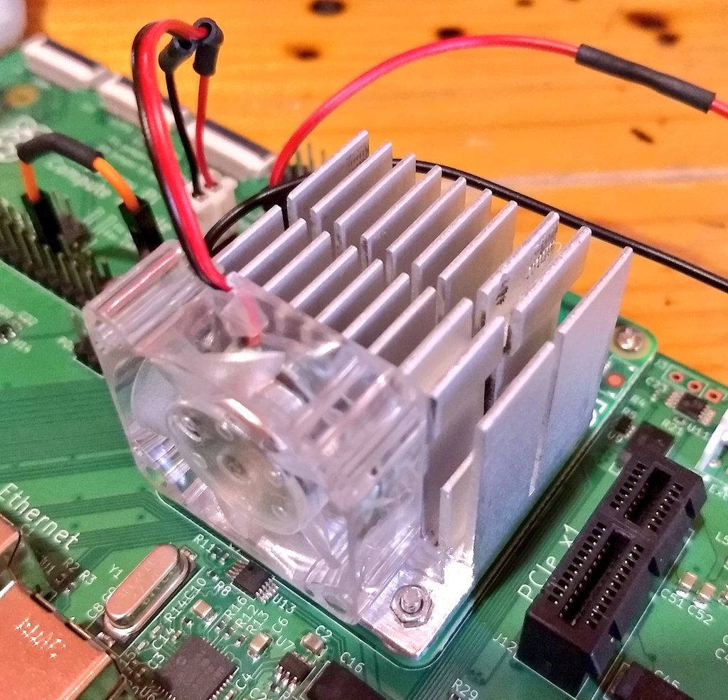 baiijorge's tweet photo. @Mirek34416541 I've finished the tests on all my different #ActiveCooling systems.

Here's the winner 🏆:

A little block of aluminum with a 30mm 12v fan is enough to keep my #IOBoard cool under the most extreme and heavy tasks 😁

(I'm using a similar heatsink [smaller] w/ my #MirkoPC too 🤓) https://t.co/OCT6S8boM4