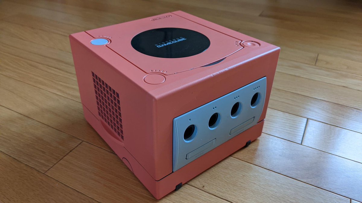 IGN's tweet image. This GameCube is actually a PC, built by Reddit user cityle. Check out the full build pics and specs: bit.ly/2S7VwMy