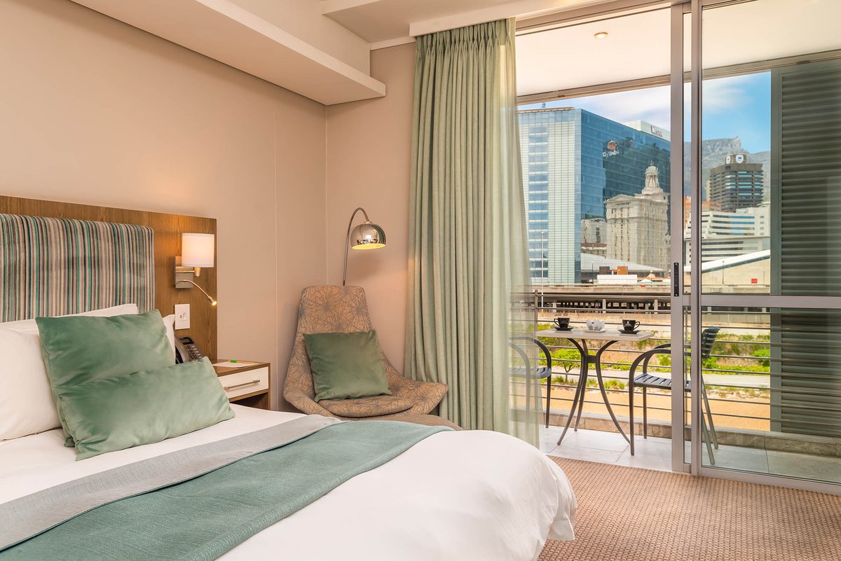 HarbourBridgeCT's tweet photo. While the Rooms and Suites each have their own en-suite bathroom and provide every optimum comfort, guests may also make use of services designed to ensure absolute relaxation 24 hours a day. https://t.co/x02BgIXr6x