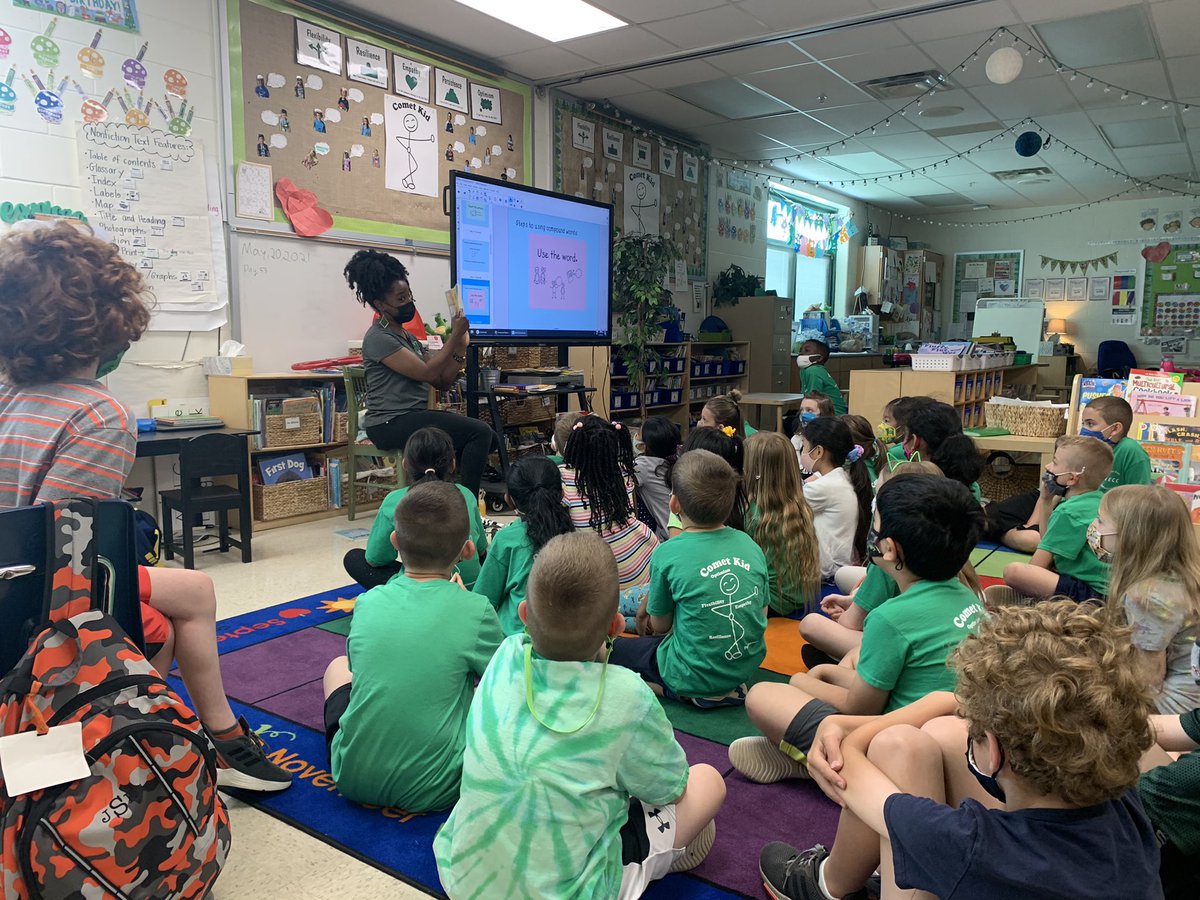 Loved having surprise and spontaneous guest reader <a href="/SoroyaSmithMEd/">Soroya Smith</a>  read in our classrooms today!  💚💚💚