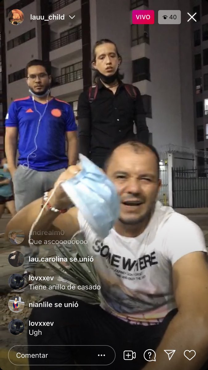 michterios4's tweet photo. En este momento por la cra 27 se encuentra este señor en la gasolinería frente a green gold,  LE SACO EL PENE A UNAS COMPAÑERAS , este señor debe hacerse viral,  la justicia colombiana se demora en actuar o no actúa,pero escarchar este tipo de degenerados es la ÚNICA OPCIÓN https://t.co/B7RKJyMNu9