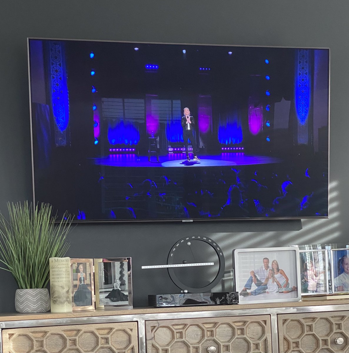 mrs_dmwright's tweet image. I just watched @taylortomlinson’s Quarter-Life Crisis on Netflix and she is so funny! But I’d really like to know where she got her cute shoes😍