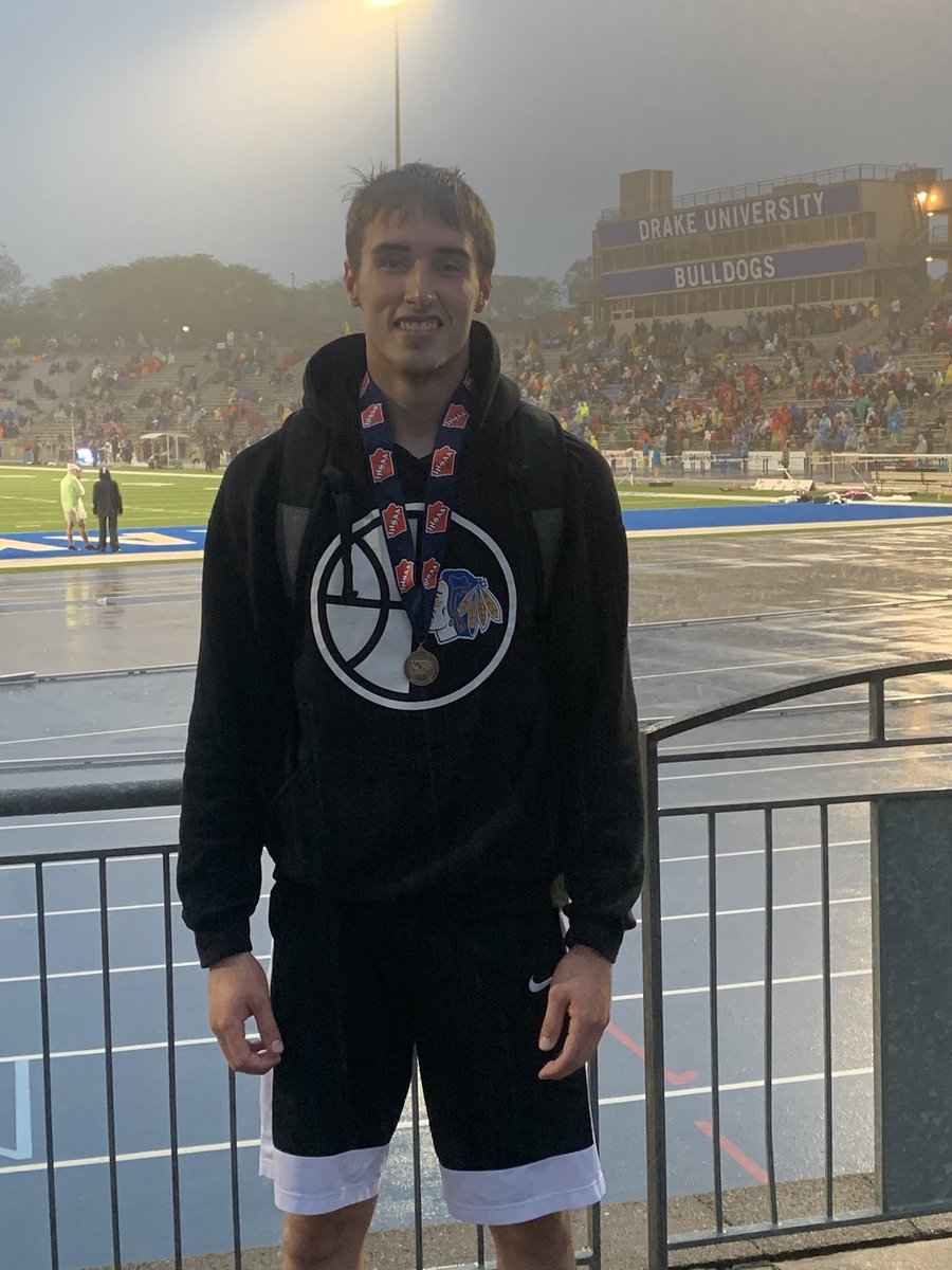 Your Class 1A runner up in the 400m!! Congrats Caden!! <a href="/CadenThomas12/">Caden Thomas</a> <a href="/CsdWapello/">WapelloCSD</a>
