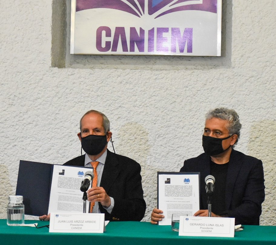 #UniónSogemCaniem | Gerardo Luna (<a href="/SOGEM_Oficial/">SOGEM | Sociedad General de Escritores de México</a>) y Juan Luis Arzoz Arbide (<a href="/CANIEMoficial/">CANIEM</a>)  firmaron esta mañana el Convenio Marco de Colaboración, este convenio busca impulsar las creaciones literarias y cualquiera de sus formatos, adaptaciones y formas de explotación.