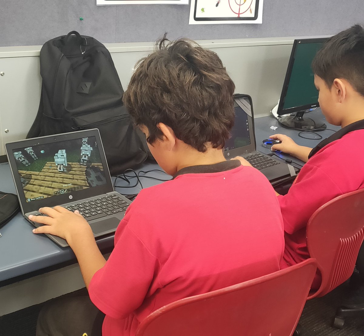 Em_ScobieJ's tweet photo. Respectful @Minecraft worlds for @PinkShirtDayNZ 💗 https://t.co/TUPMyZkGlQ