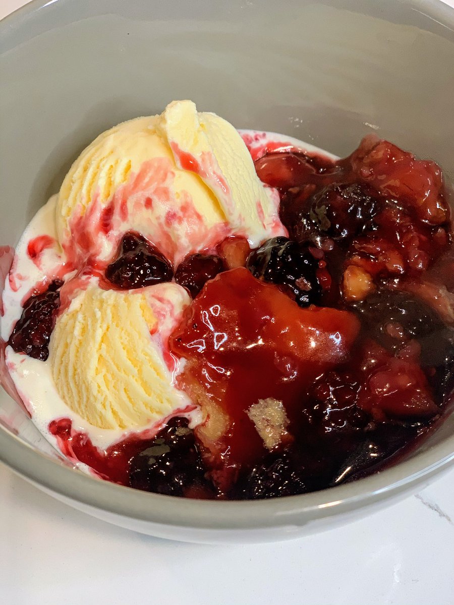 DrSJNickelberry's tweet photo. I had a craving for blackberry cobbler and some Blue Bell Homemade Vanilla Ice Cream. Well I whipped the cobbler together and pulled the ice cream out of the freezer.π¨πΎβπ³ π
#blackberrycobbler #ibakefromscratch #ibake #icook #chefsean #menthatcook #menthatbake #southerncooking https://t.co/X3q7eo1uSi