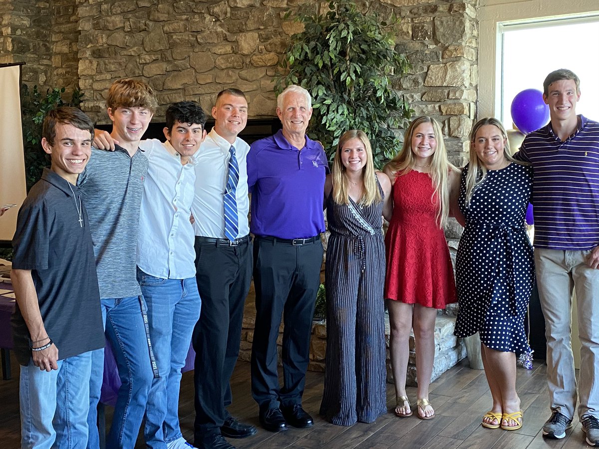 MFMustangGolf's tweet photo. Coach Tackitt with the 2020-21 Mustang Golf Team and his graduating seniors.  Congratulations on your retirement and thank you for 30 years of taking care of our kids!  WE WILL MISS YOU at the school but we’ll see you on the golf course!
🏌️‍♂️⛳️🏌️‍♀️ https://t.co/GMnm1adUVn