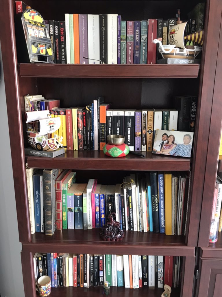 Kelita_cool's tweet photo. #FandomDay one of my favorite activities ever is to read, I have a small collection of books - dark fantasy, dark suspense, cosmic horror - my favorite writers are Lovecraft and Morell
@mexicollectors @Proud2bYoungOrg https://t.co/2TSOHH36On