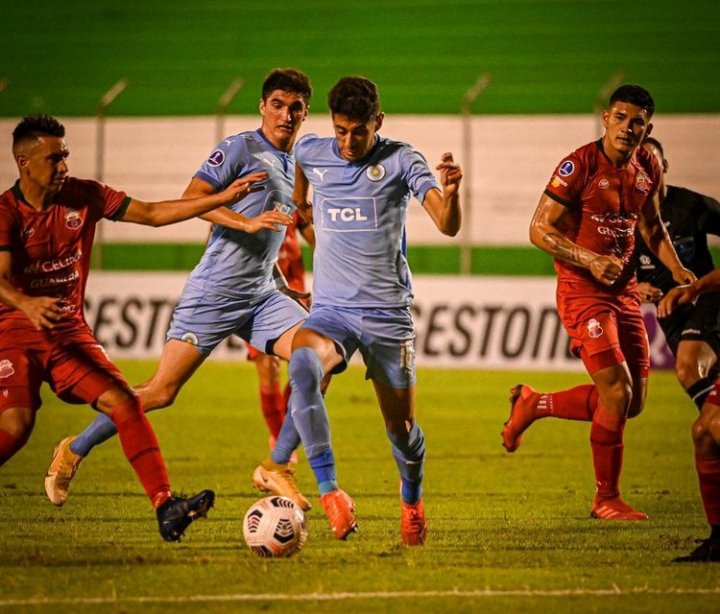 SacaMedio's tweet photo. #Sudamericana | Ganó, gusto, goleo, pero no alcanzó. 
M.C. Torque ganó 4 a 0 contra Guabirá en Bolivia.
Los ciudadanos fueron superior en todo momento de partido y no le costó en ninguna circunstancia del encuentro, luego de los 55’ minutos fue un trámite. https://t.co/snErzOyAsW