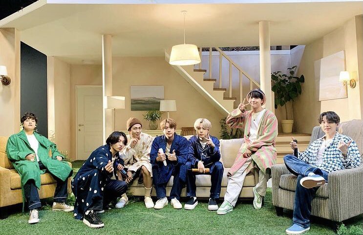 อีกชั้วโมงกว่าๆเอง 😚😚
วันอารมณ์ดีเป็นพิเศษนะตัวเรา 🥰🥰

I'm voting for <a href="/BTS_twt/">방탄소년단</a> for #BBMAsTopSocial. RT to vote too!(7)