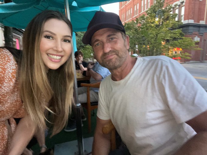 Gerard Butler met Princess Lexie tonight. Omfg he&rsquo;s SO LUCKY. https://t.co/09DG6kVogv