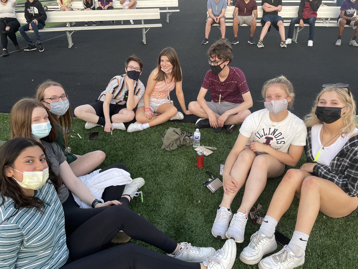 olchsseniors's tweet photo. Day 20: if there were any positive outcomes of the pandemic, tonight was one of them. #olchspride #seniorsunset #olchsseniors #21daycountdown #classof21🎓 https://t.co/0sBQjTk2DC