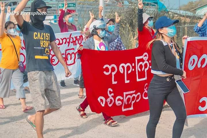 AliceTheChalic's tweet photo. 21.5.2021 In Mandalay, Mandalay Alliance Strike marched to protest against the military dictatorship despite the repeatedly abduct by terrorists.

#May21Coup 
#WhatsHappeningInMyanmar https://t.co/vAjF1RLuTP