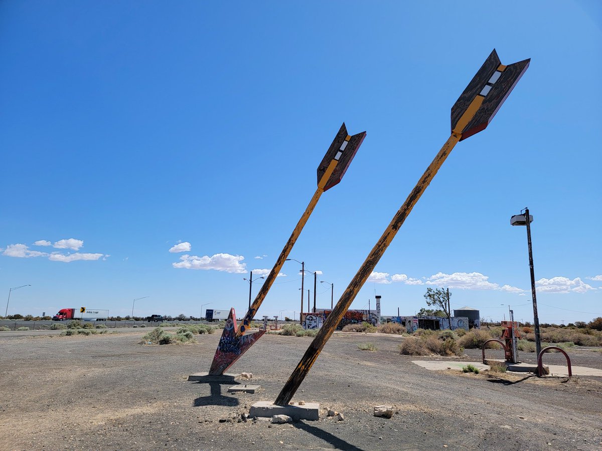 ChrisAstro's tweet photo. Passed by Route 66 and the birthplace of Route 66 in Seligman, Arizona! The route starts from Chicago, Illinois, Missouri, Kansas, Oklahoma, Texas, New Mexico, Arizona and ends in California! 🇺🇲⛽🚦🛣️ #Route66 #US66 #USHighway  #highway #travel https://t.co/CZ6qpfKDuH
