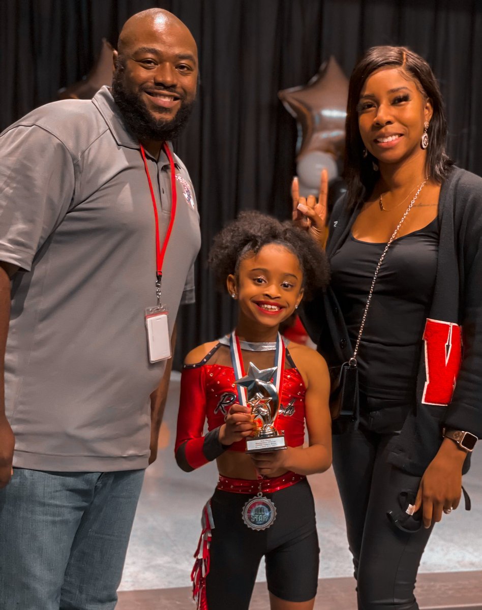 MrsDeansList's tweet photo. Congratulations Rhyleigh for winning 2nd place in CHISD’s first district Talent show!! WOE’s got talent!
🥳🥳👏🏾🎉🎉🥳🥳 So happy to have been apart of this spectacular event, Great Job everyone! @CHISD_WOE @CHISDFACE1 https://t.co/bsOyNK3prP