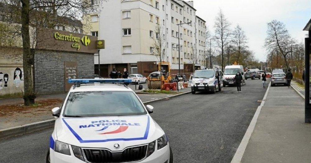 MensueldeRennes's tweet photo. Le ministre de l’Intérieur somme la maire de Rennes de développer la vidéosurveillance https://t.co/gT689X3lo2 https://t.co/Dt8zg3AVB5