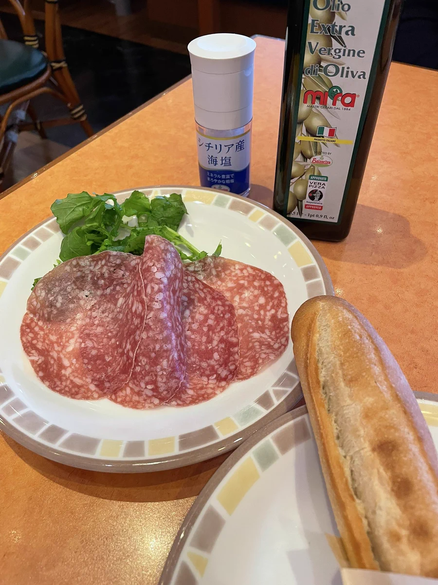サイゼリヤにある単品メニューの美味しい食べ方講座！フィセルとサラミの組み合わせが相性抜群！