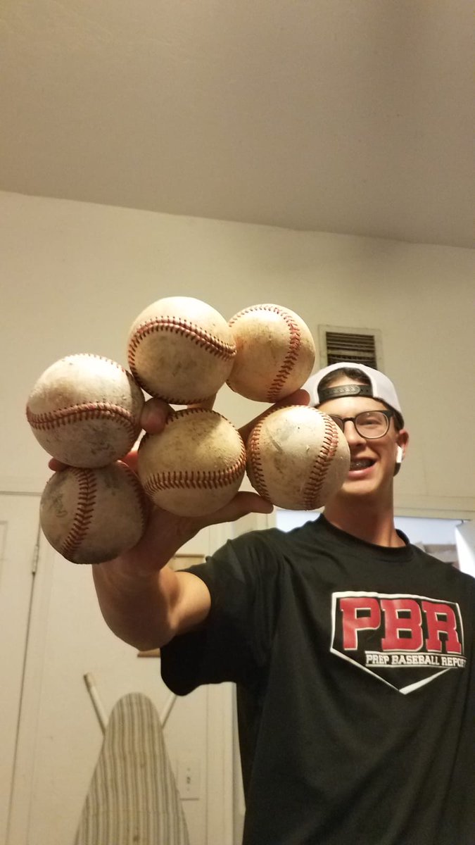 RomanBracamont6's tweet photo. #JohnnyBenchChallenge @JohnnyBench_5 https://t.co/KrSKJXg2FQ