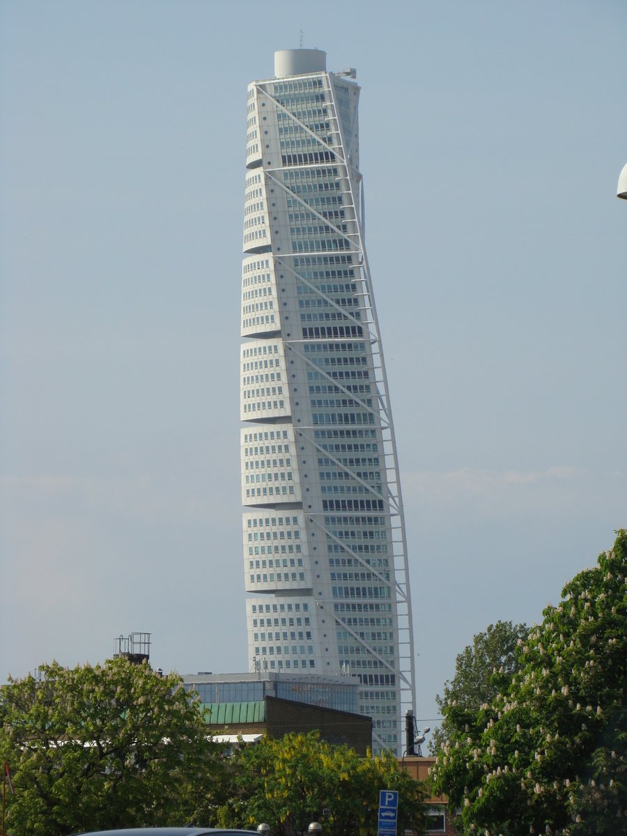 4iluj's tweet photo. Torso de Santiago Calatrava, Malmö Suecia, #Malmö #Sweden #Sverige #21may2011 #travelphotography #myphoto #tenyearsago #calatrava #edificiotorso #turningtorsobuilding https://t.co/nh1YxrCXOh