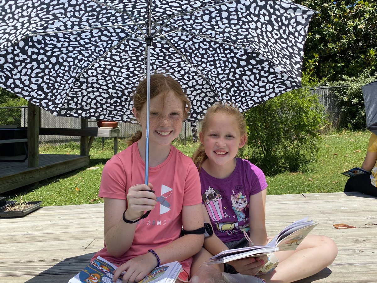 courtneyspecial's tweet image. Aside from reading Thelma the Unicorn, we enjoyed reading under our umbrellas for “U” day! #specialeclass #countdowntosummer ⁦@EESPrincipal⁩