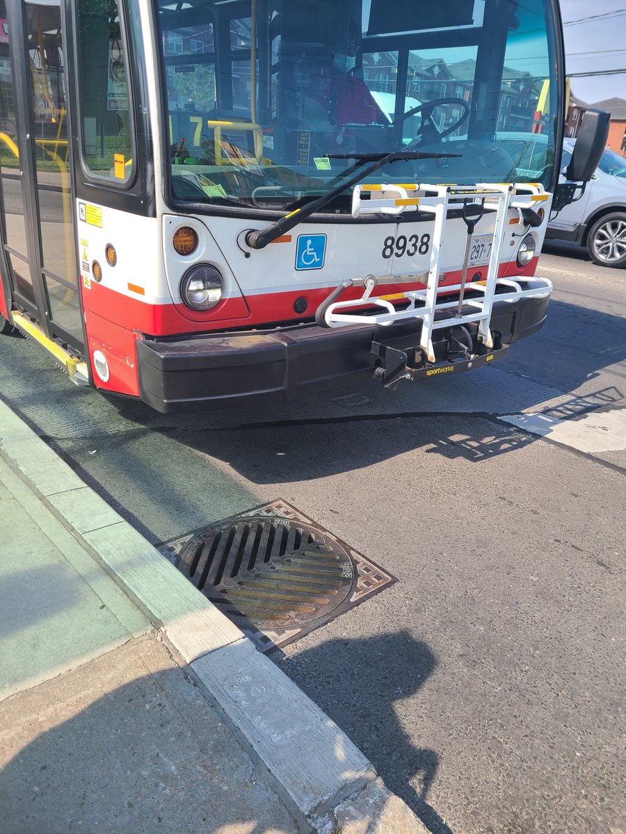 JennbearXo's tweet photo. @TTChelps I took the photo today at 4:30pm after getting of the 24 going south at st.clair and Victoria park. I almost feel off the bus trying to get 2 shopping carts off the bus.... your drivers really need to pull into the stops. The driver also did not hold open the back door https://t.co/FWMKvrzmsz