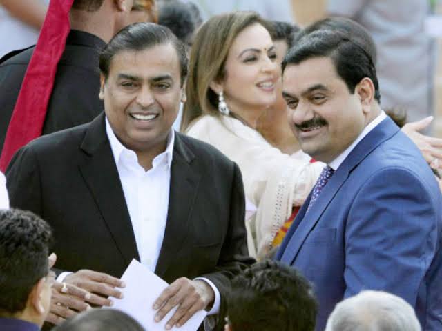 #GautamAdani  एशिया के दूसरे सबसे अमीर व्यक्ति बनें, मुकेश अंबानी पहले नंबर पर 

ब्लूमबर्ग इंडेक्स के मुताबिक- "अडानी की कुल नेटवर्थ 66.5 अरब डॉलर हुई, इस वर्ष उनकी संपत्ति में 32.7 अरब डॉलर की वृद्धि हुई है। 

वहीं, मुकेश अंबानी की संपत्ति 76.5 बिलियन डॉलर है"